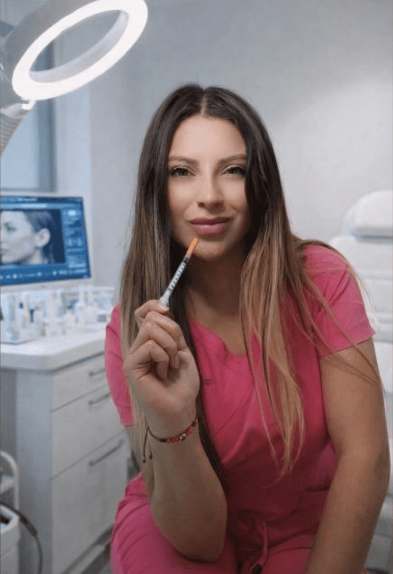 Especialista de Neirod Derma Center en consulta estetica